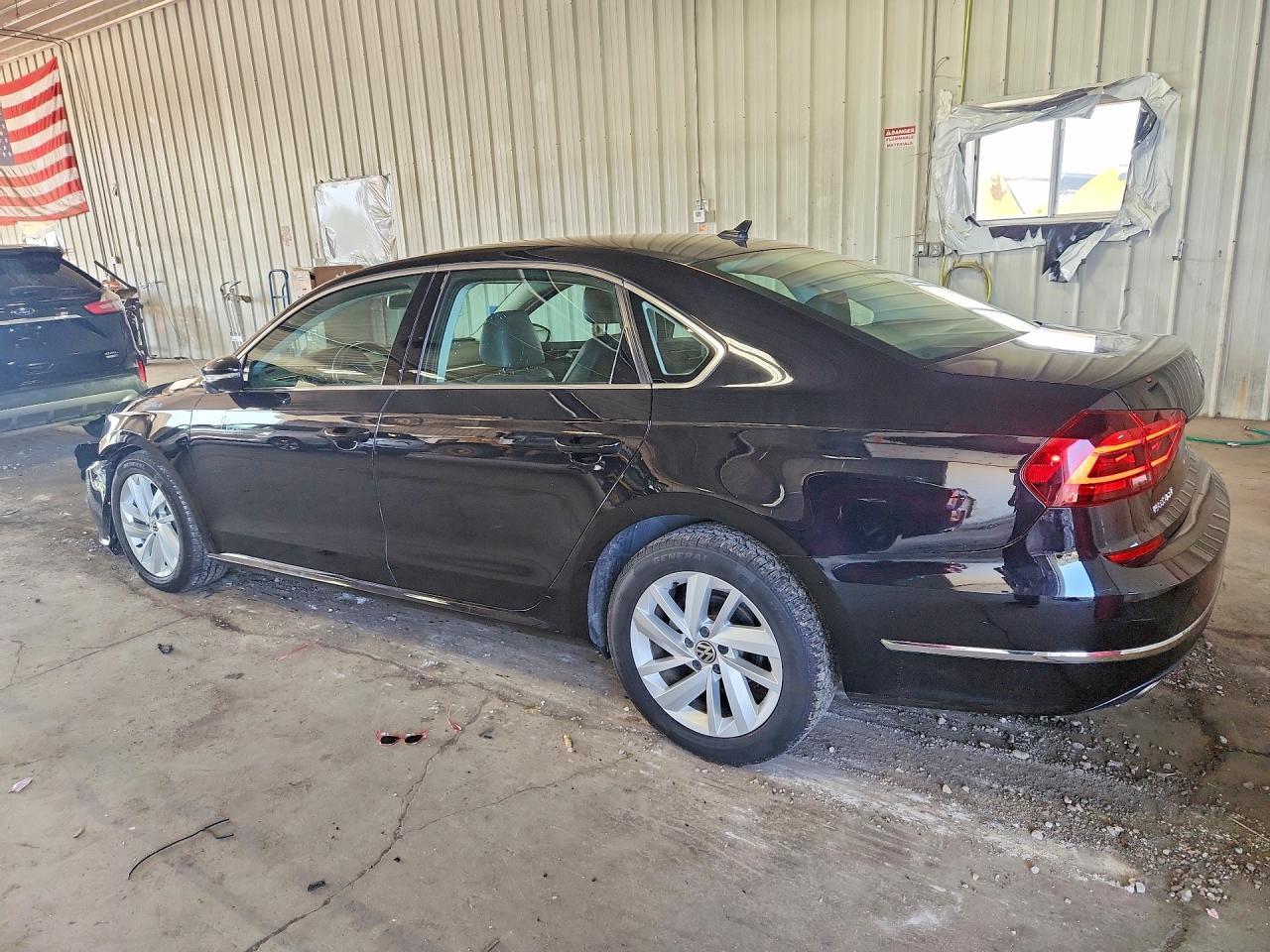 2018 VOLKSWAGEN PASSAT SE — Фото 2 из 13