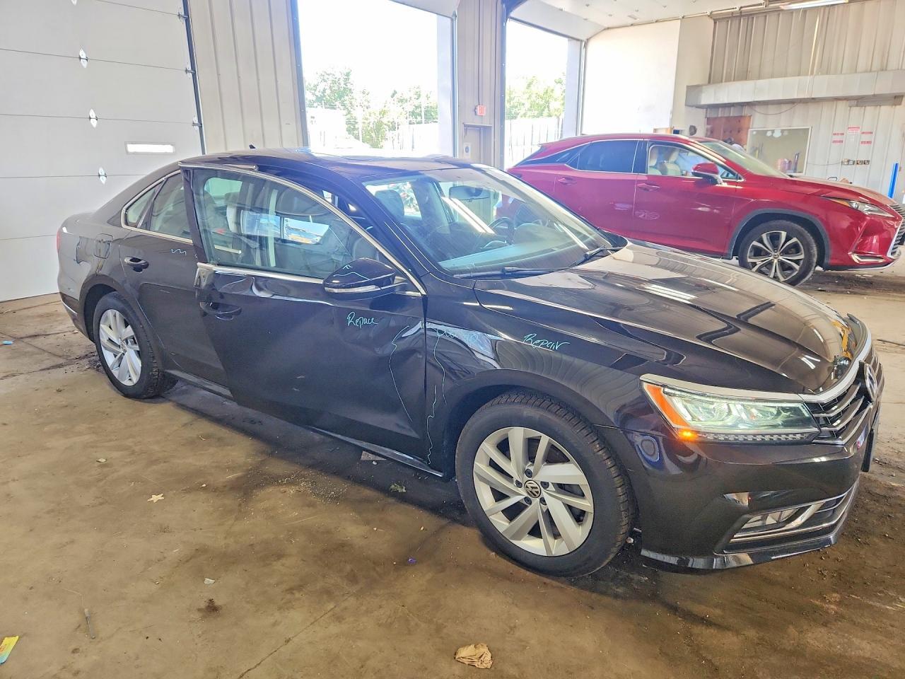 2018 VOLKSWAGEN PASSAT SE — Фото 4 из 13