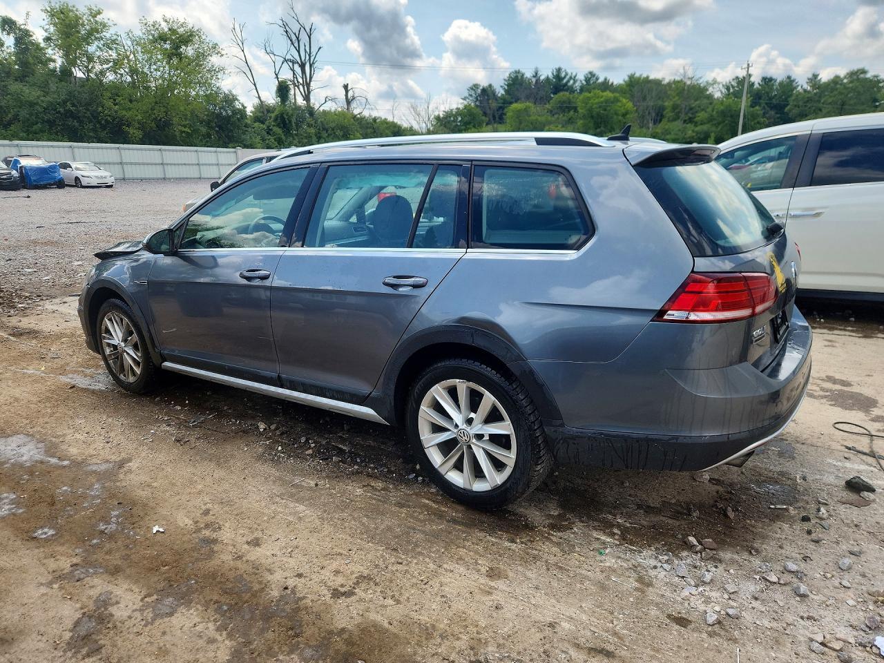 2018 VOLKSWAGEN GOLF ALLTRACK S — Фото 2 из 14