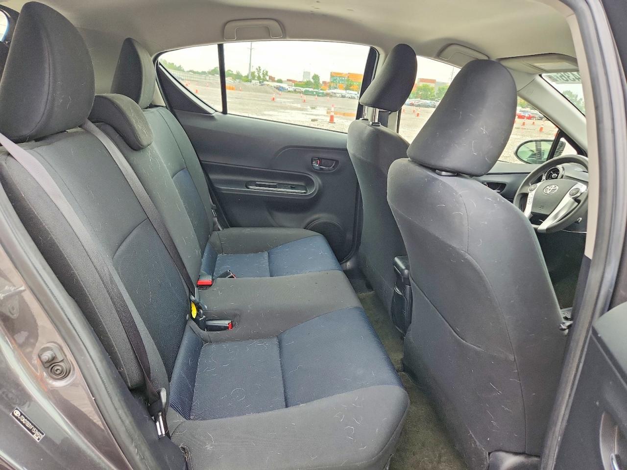 2015 TOYOTA PRIUS C — Фото 10 из 12
