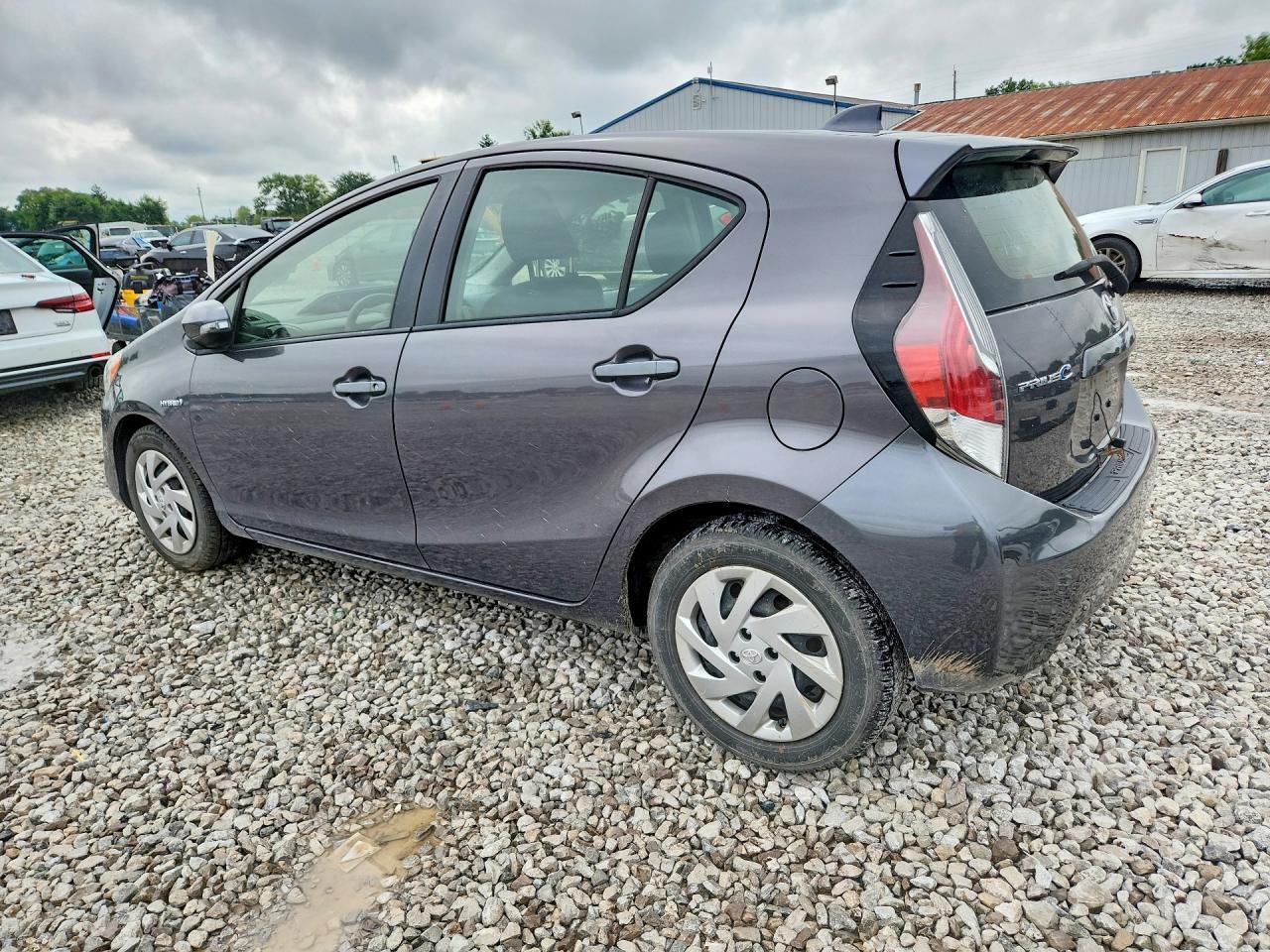 2015 TOYOTA PRIUS C — Фото 2 из 12