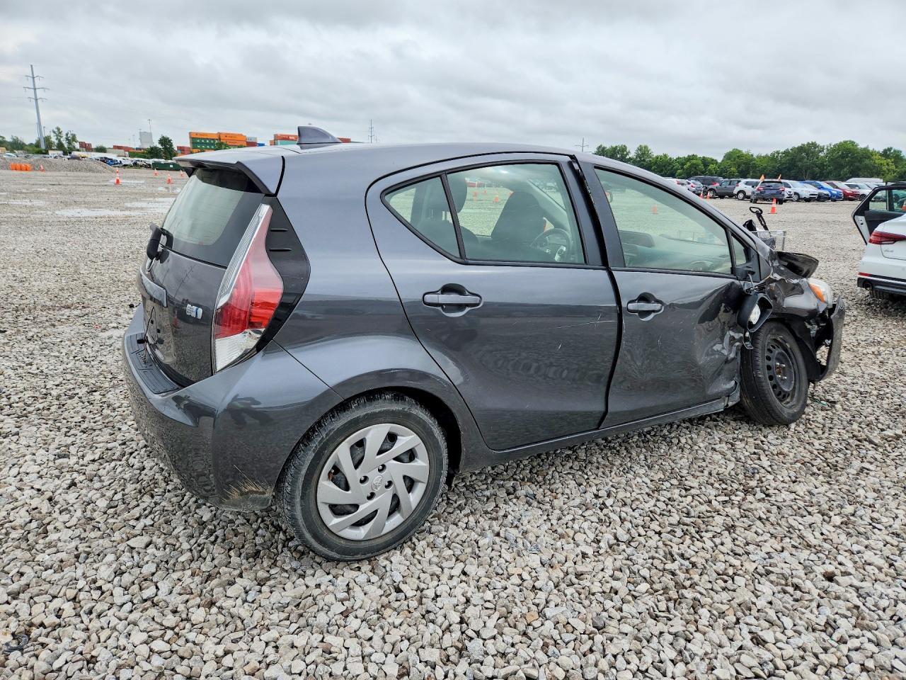 2015 TOYOTA PRIUS C — Фото 3 из 12