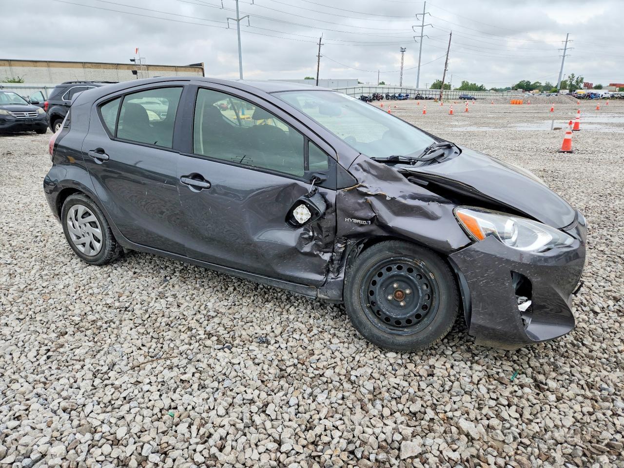 2015 TOYOTA PRIUS C — Фото 4 из 12