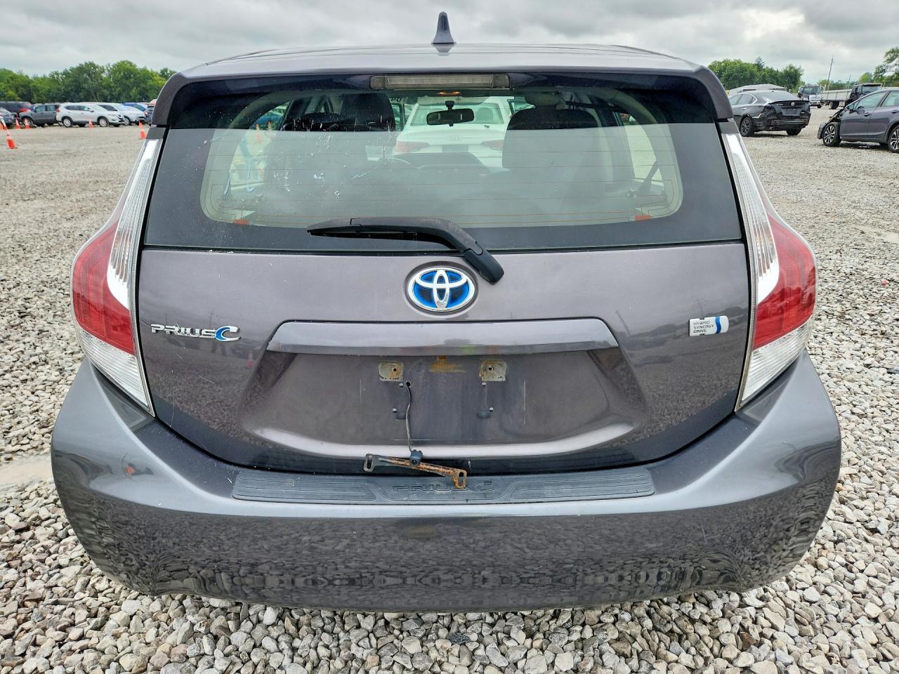 2015 TOYOTA PRIUS C — Фото 6 из 12