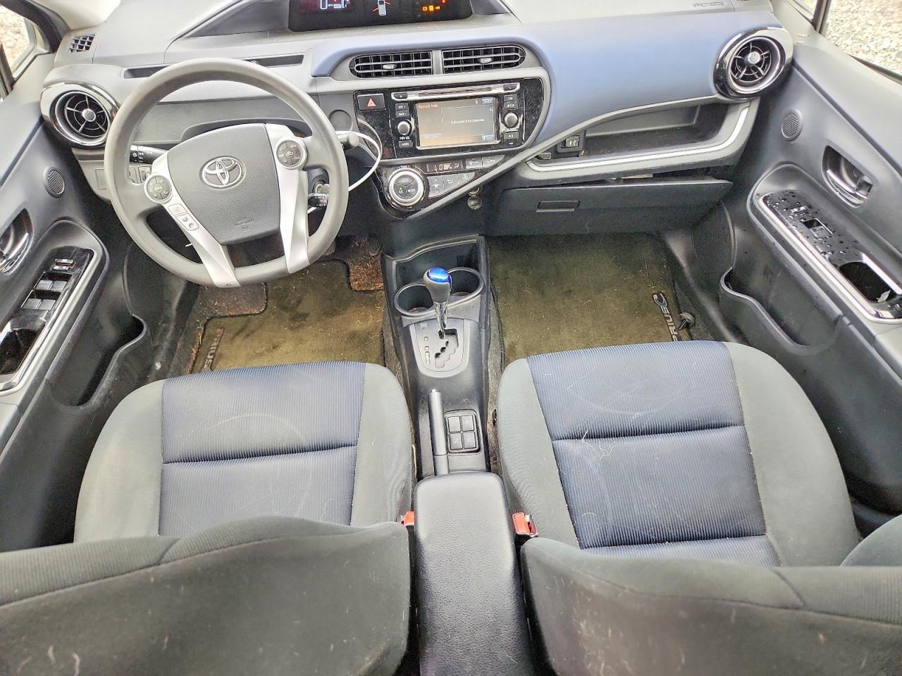 2015 TOYOTA PRIUS C — Фото 8 из 12