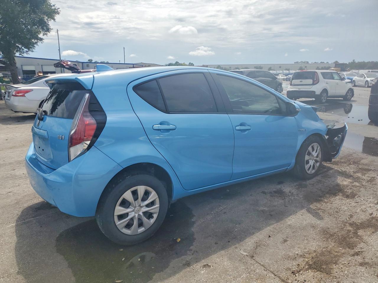 2015 TOYOTA PRIUS C TWO — Фото 3 из 13