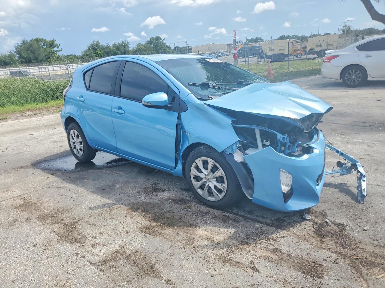 2015 TOYOTA PRIUS C TWO — Фото 4 из 13