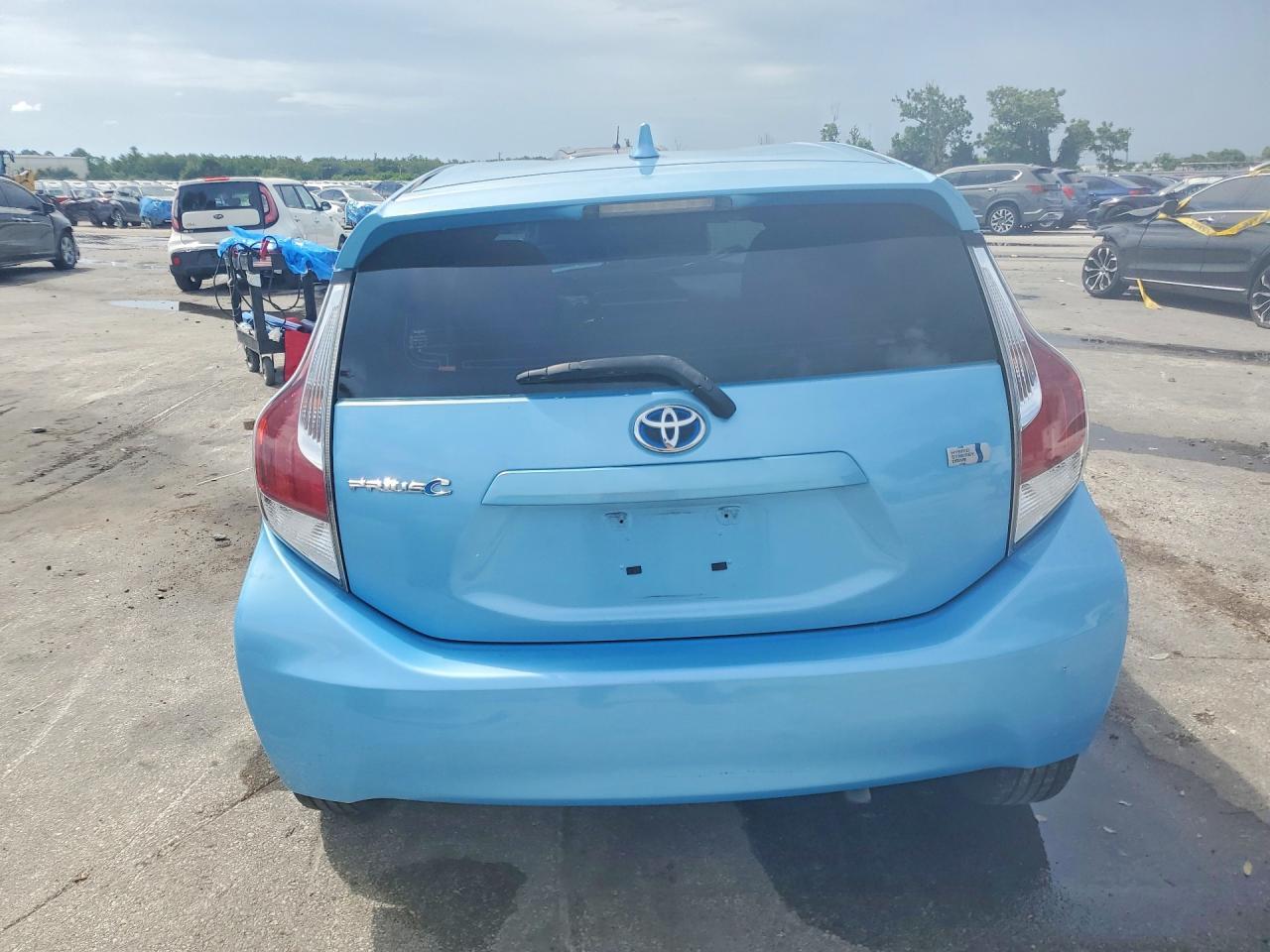2015 TOYOTA PRIUS C TWO — Фото 6 из 13
