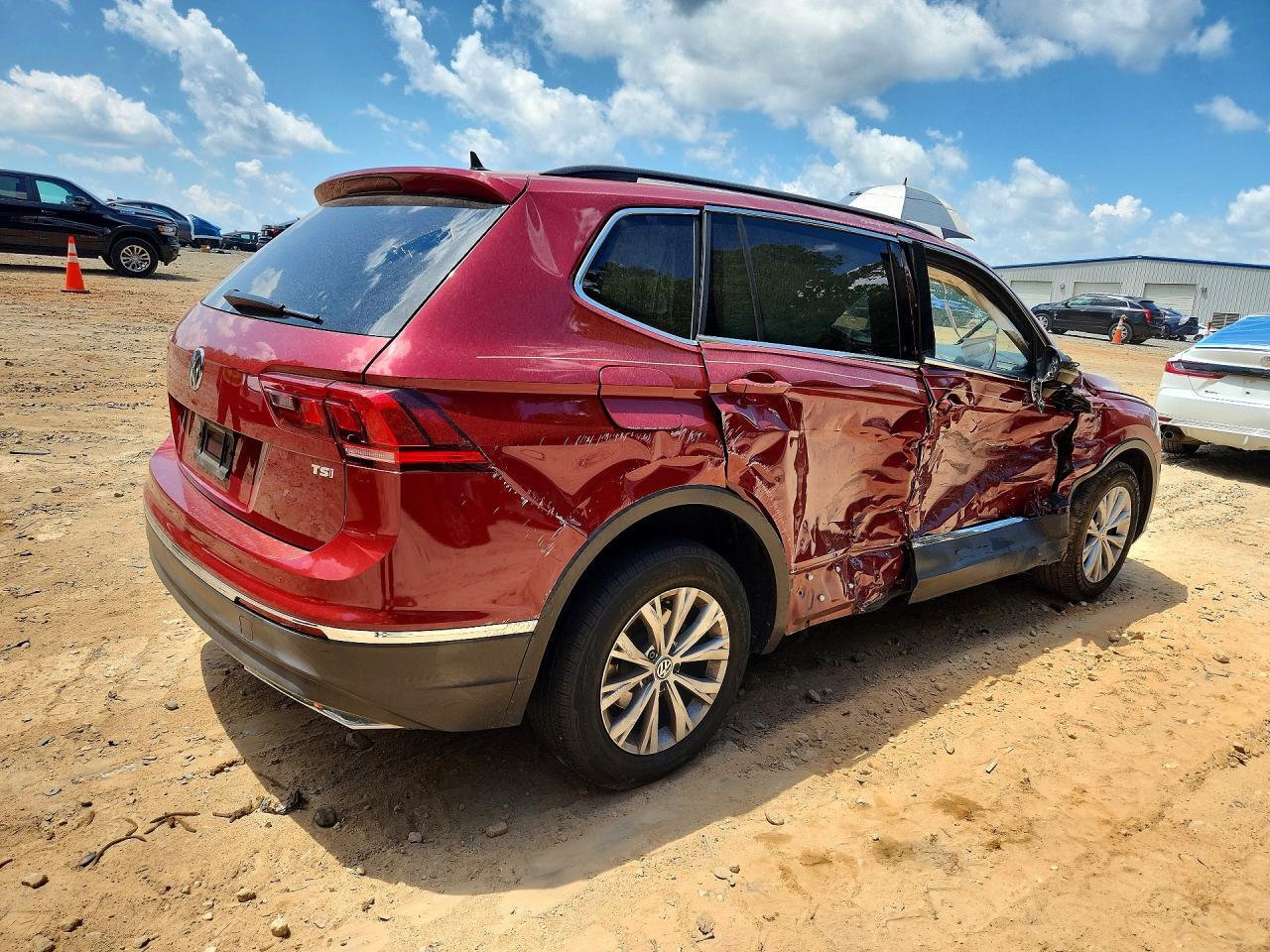 2018 VOLKSWAGEN TIGUAN SE — Фото 3 из 12