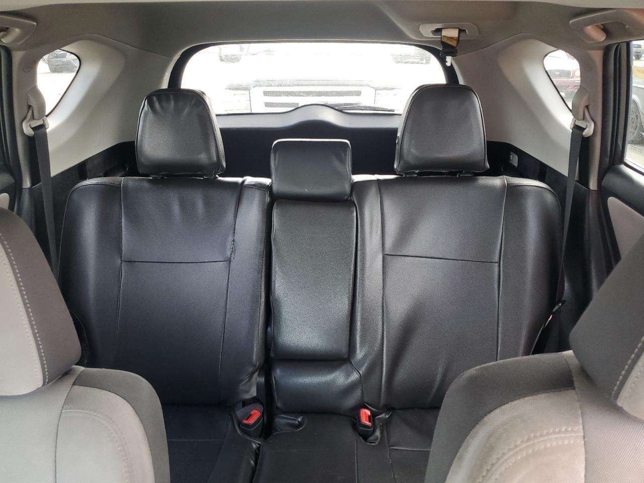 2015 TOYOTA RAV4 XLE — Фото 10 из 13