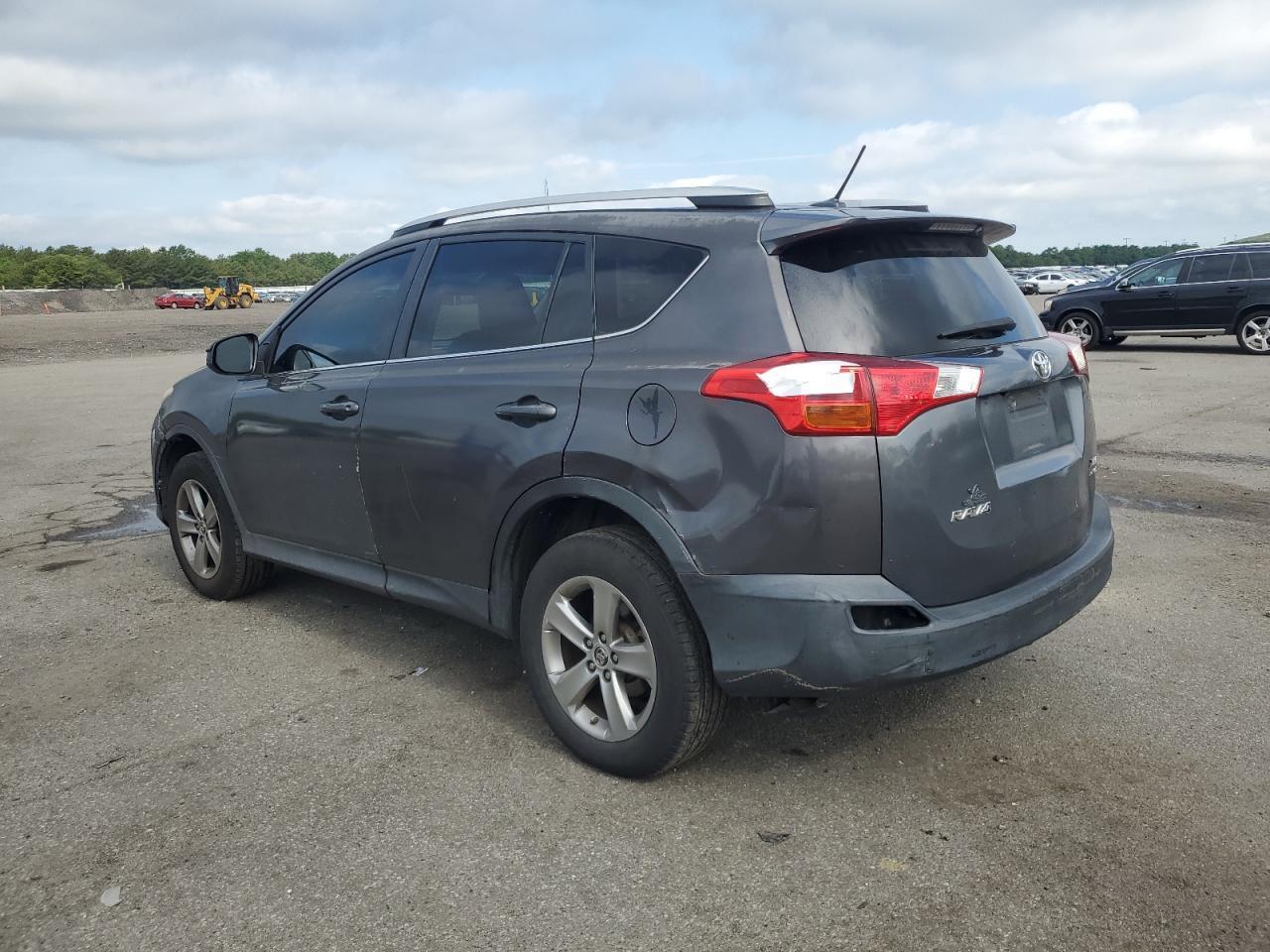 2015 TOYOTA RAV4 XLE — Фото 2 из 13