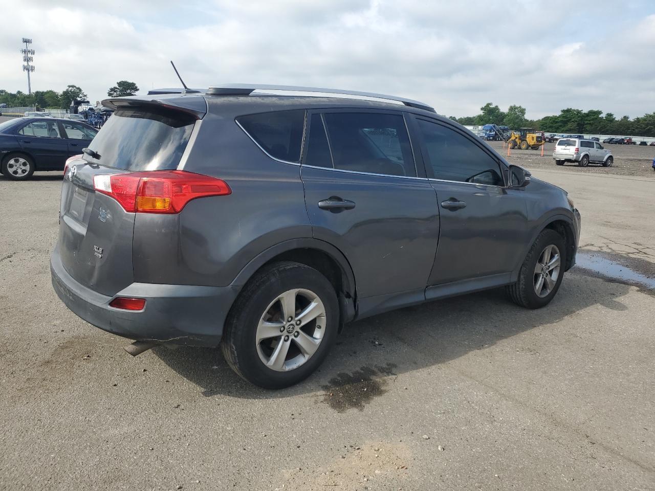 2015 TOYOTA RAV4 XLE — Фото 3 из 13