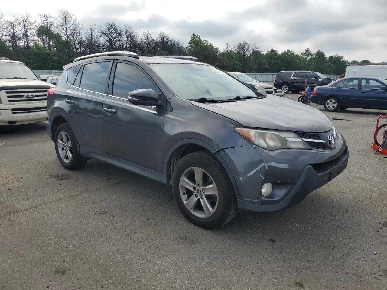 2015 TOYOTA RAV4 XLE — Фото 4 из 13