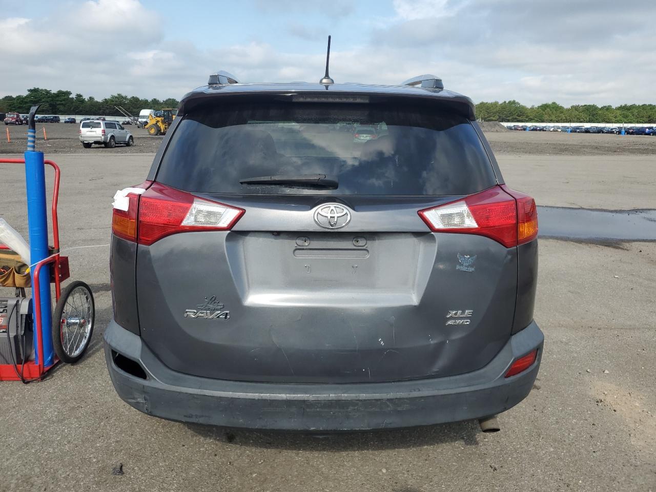 2015 TOYOTA RAV4 XLE — Фото 6 из 13