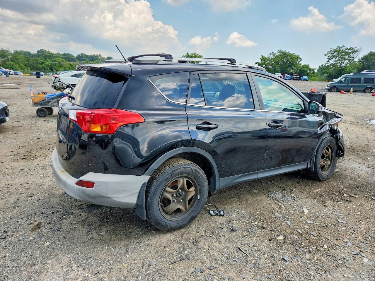 2015 TOYOTA RAV4 LE — Фото 3 из 13