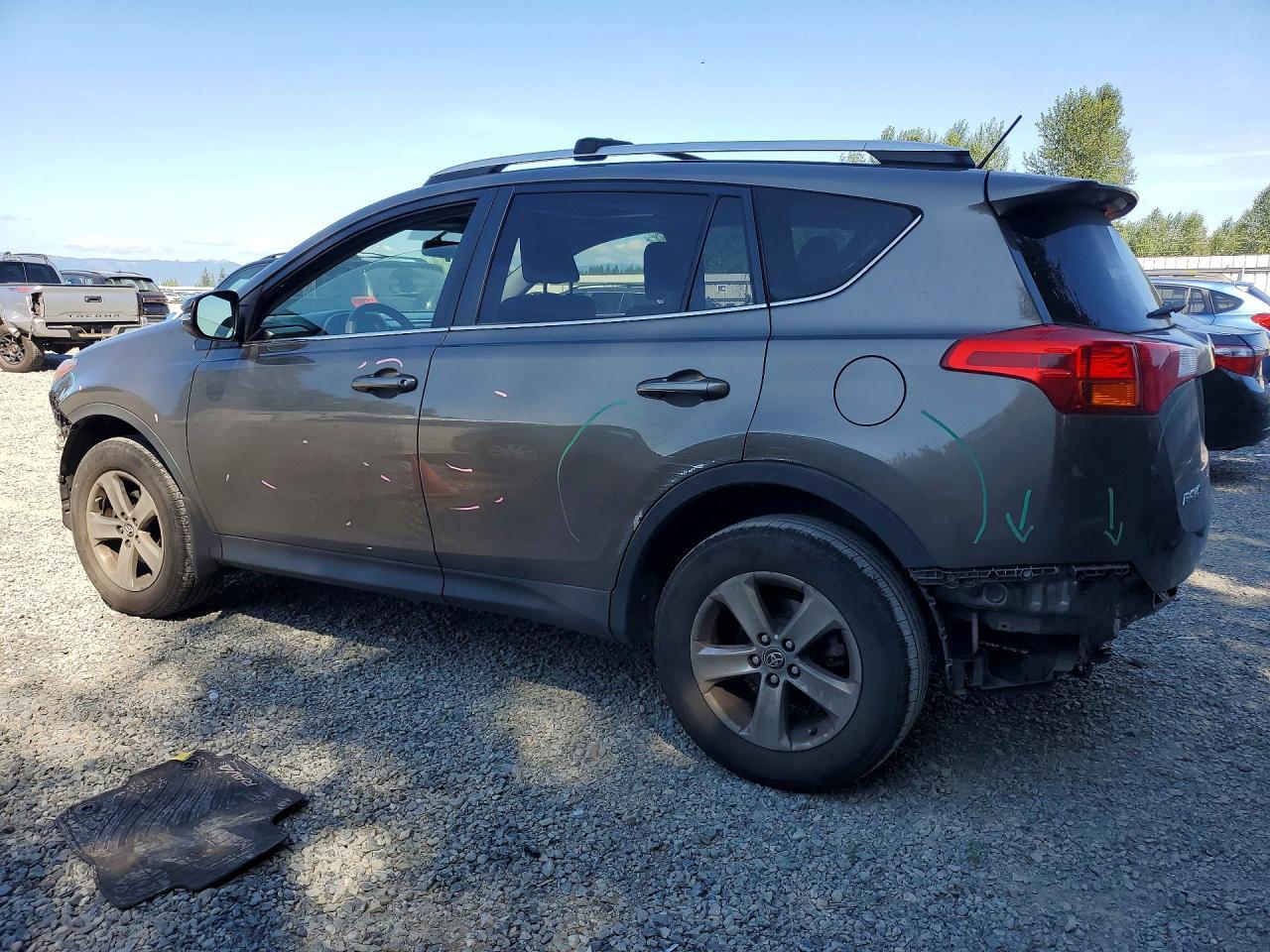 2015 TOYOTA RAV4 XLE — Фото 2 из 14