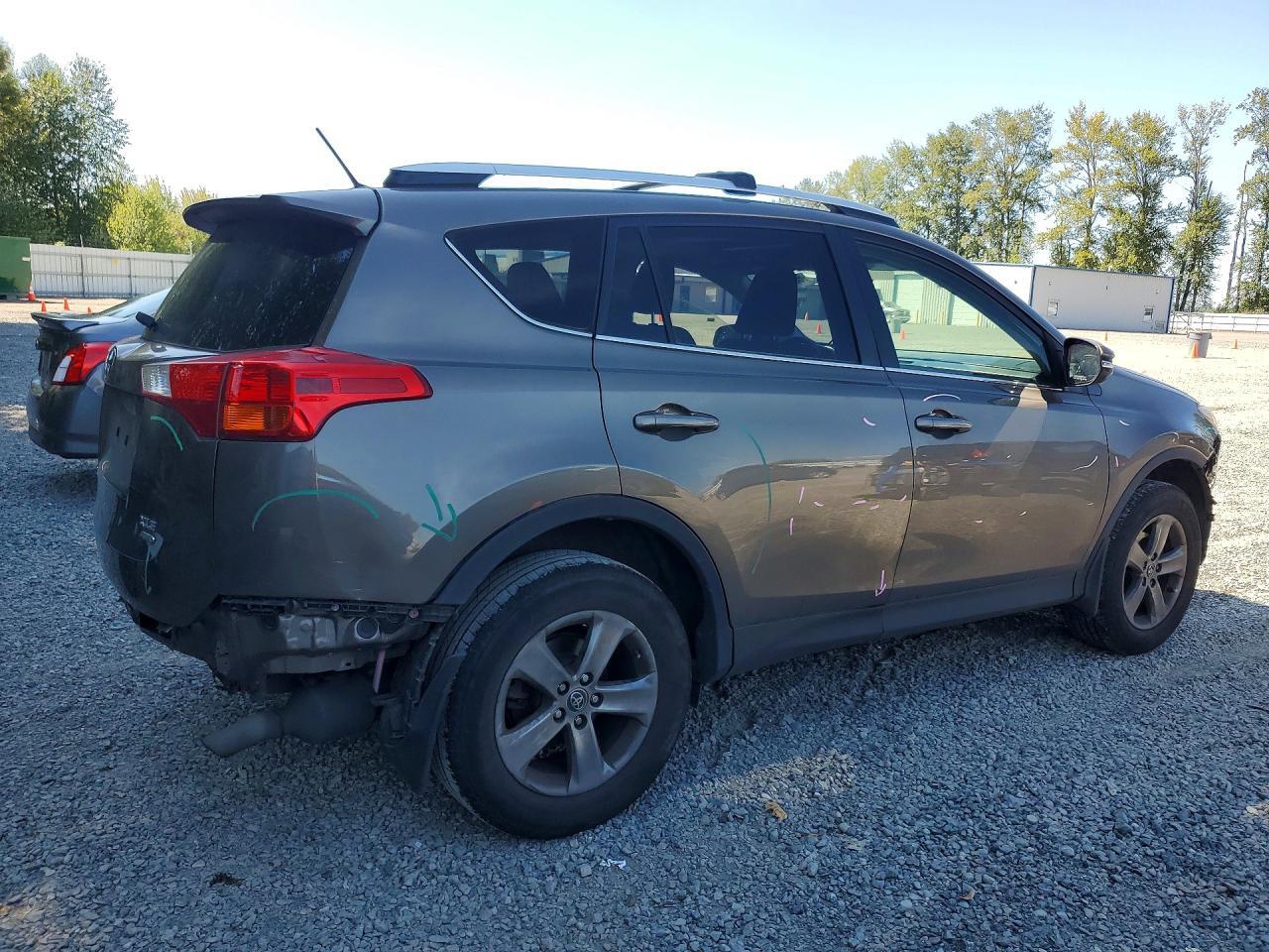 2015 TOYOTA RAV4 XLE — Фото 3 из 14