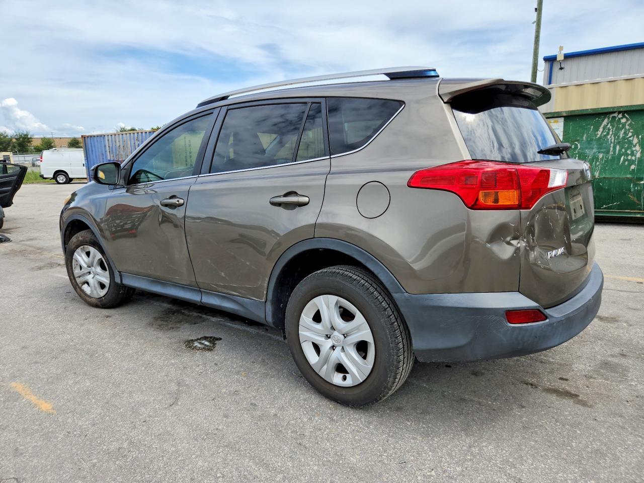 2015 TOYOTA RAV4 LE — Фото 2 из 13