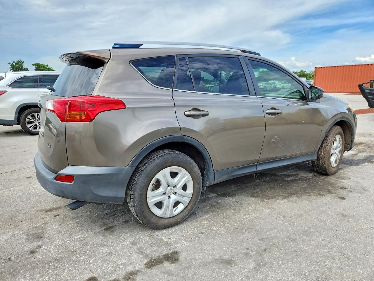2015 TOYOTA RAV4 LE — Фото 3 из 13