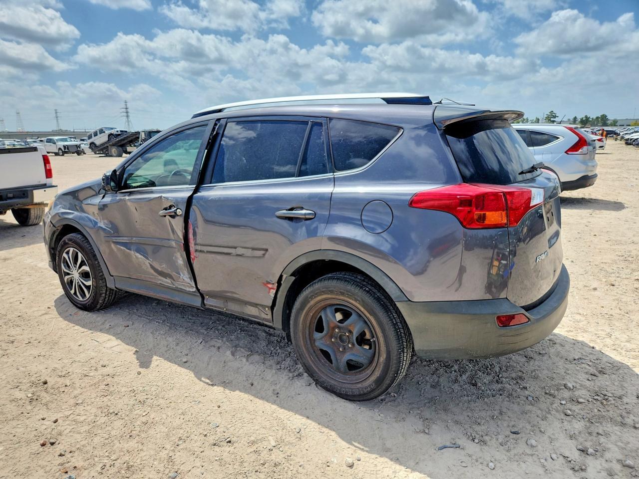 2015 TOYOTA RAV4 LE — Фото 2 из 13