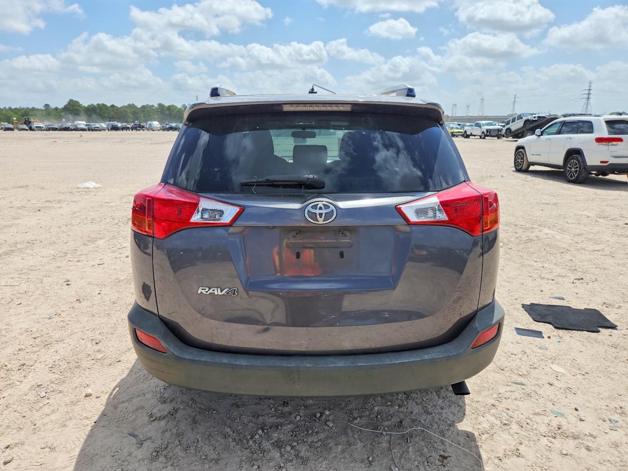 2015 TOYOTA RAV4 LE — Фото 6 из 13
