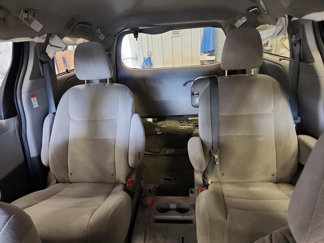 2015 TOYOTA SIENNA LE — Фото 10 из 13