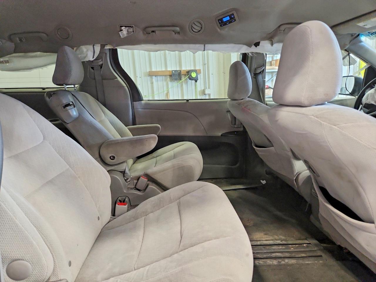 2015 TOYOTA SIENNA LE — Фото 11 из 13