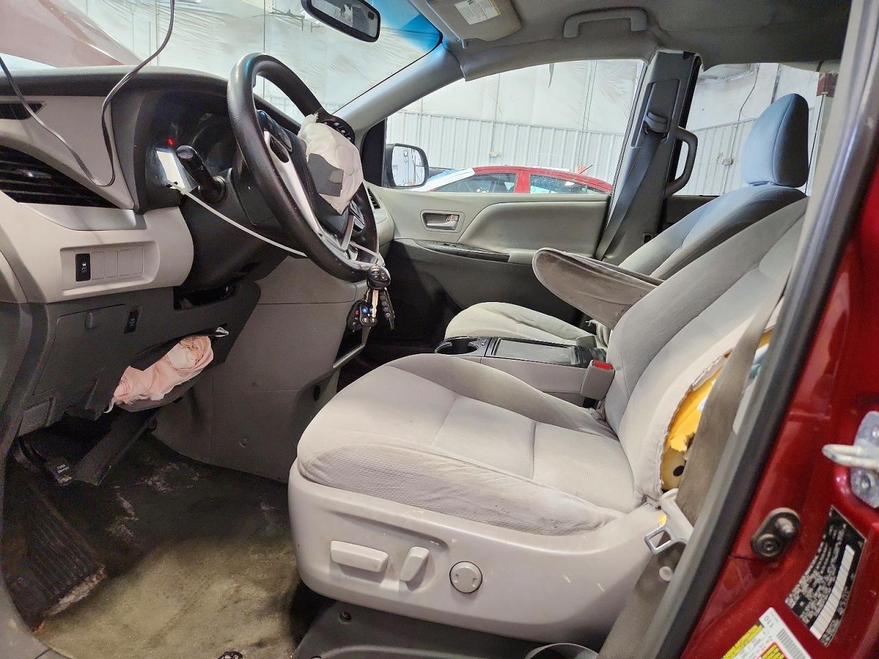 2015 TOYOTA SIENNA LE — Фото 7 из 13