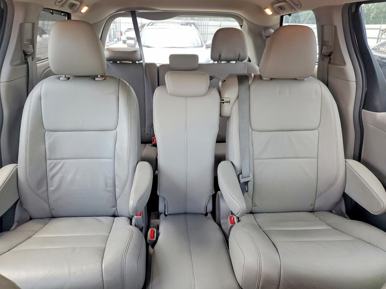 2015 TOYOTA SIENNA XLE 8-PASSENGER — Фото 10 из 13