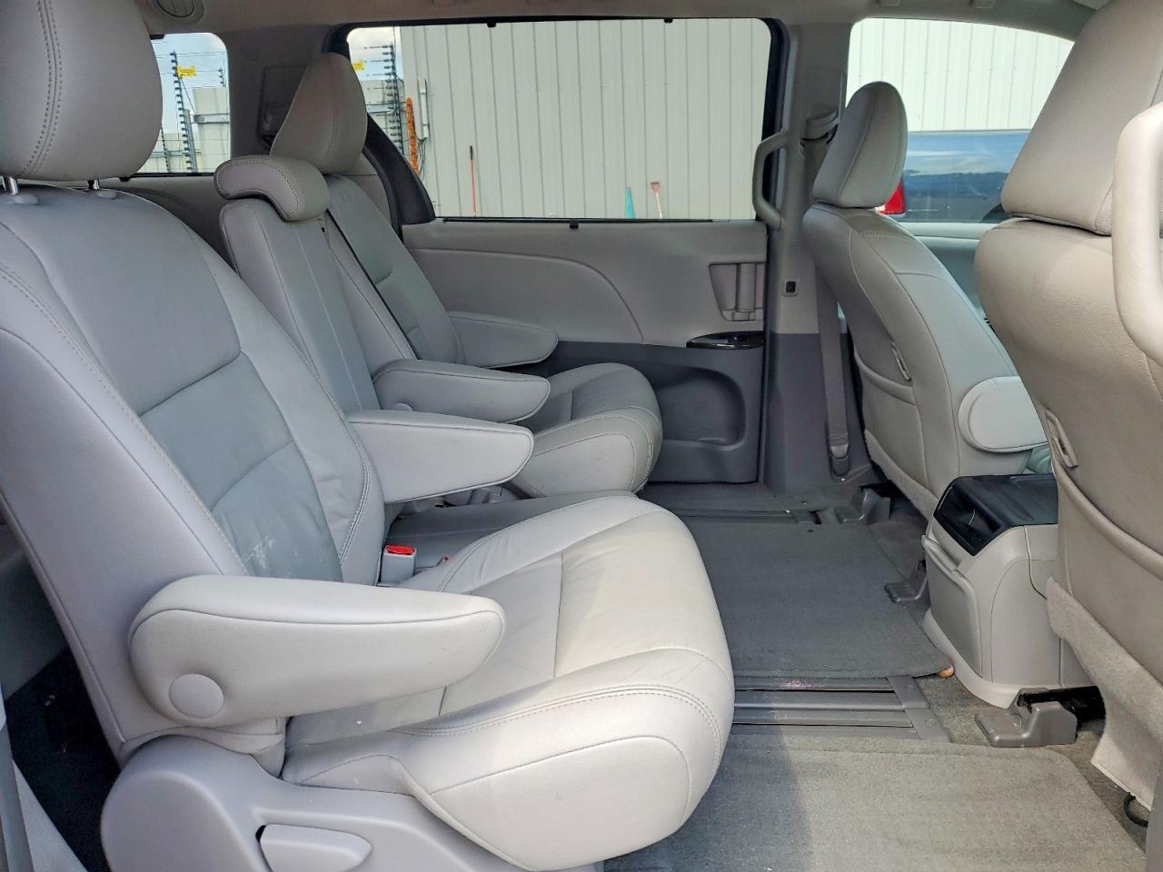 2015 TOYOTA SIENNA XLE 8-PASSENGER — Фото 11 из 13