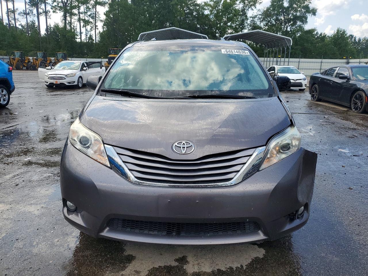 2015 TOYOTA SIENNA XLE 8-PASSENGER — Фото 5 из 13