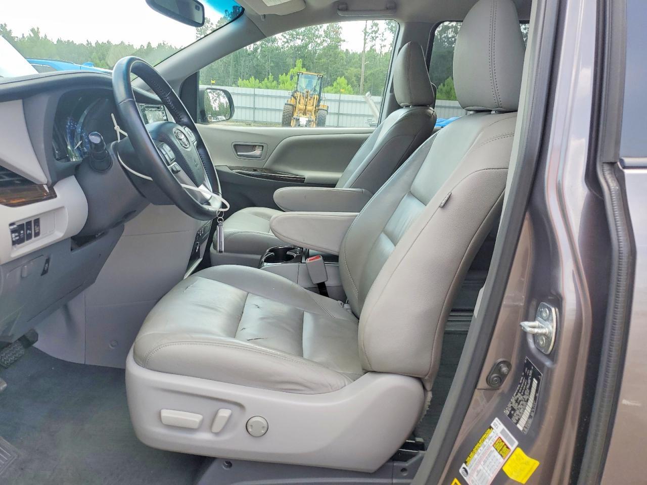2015 TOYOTA SIENNA XLE 8-PASSENGER — Фото 7 из 13