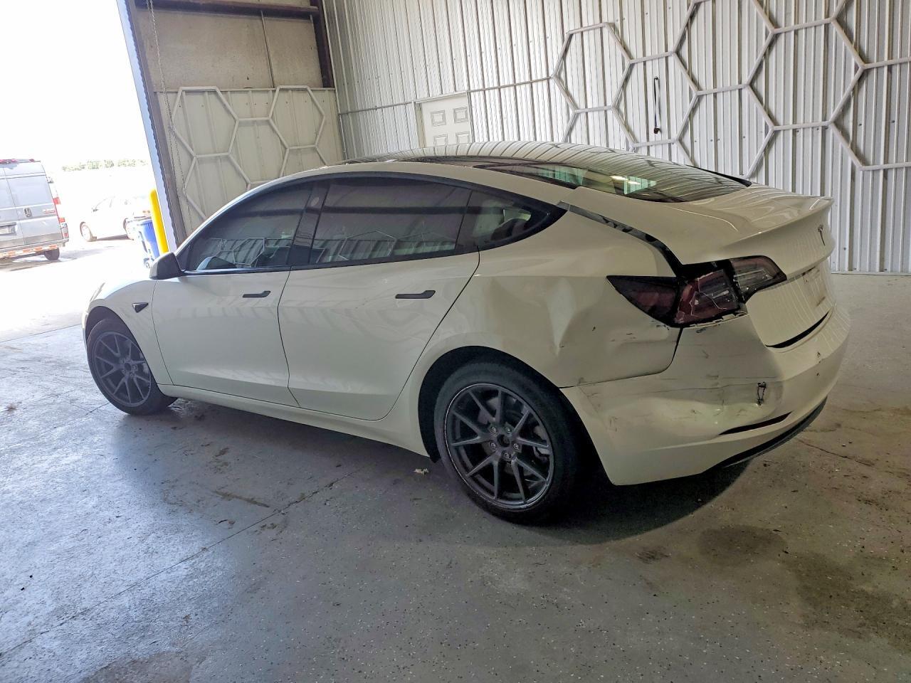 2023 TESLA MODEL 3 — Фото 3 из 16