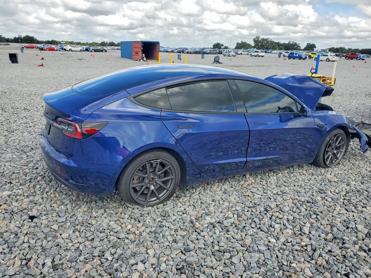 2023 TESLA MODEL 3 — Фото 3 из 12