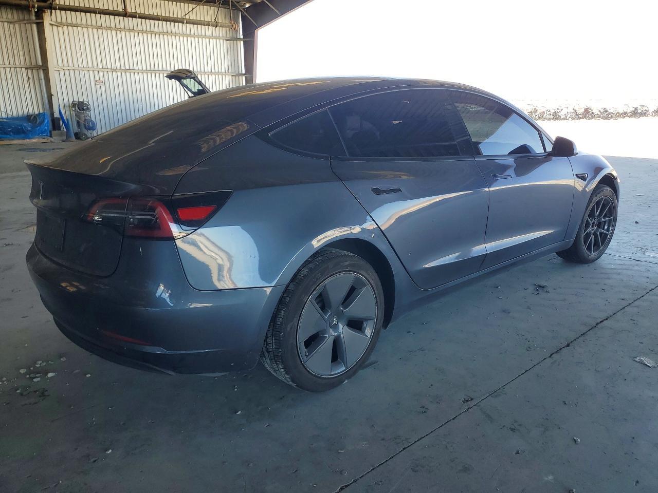 2023 TESLA MODEL 3 — Фото 3 из 12