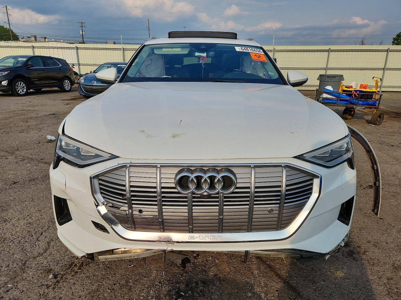 2019 AUDI E-TRON PREMIUM PLUS — Фото 5 из 12