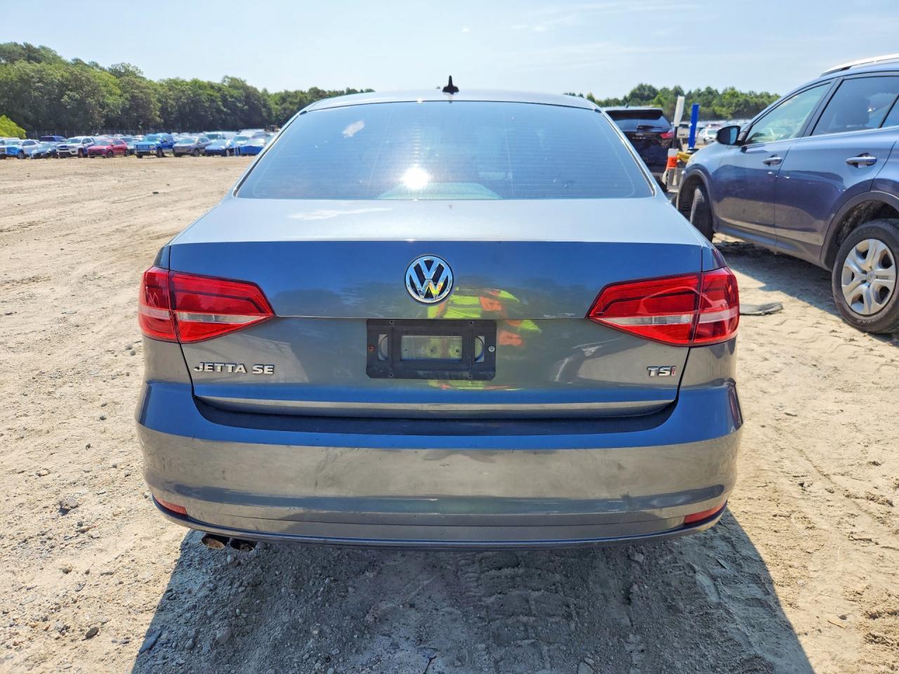 2015 VOLKSWAGEN JETTA SE — Фото 6 из 12