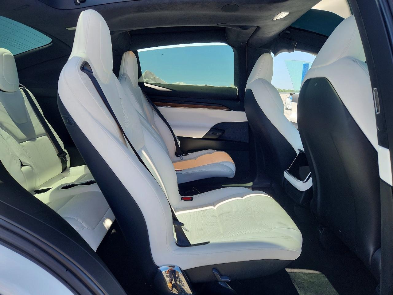2023 TESLA MODEL X — Фото 11 из 13