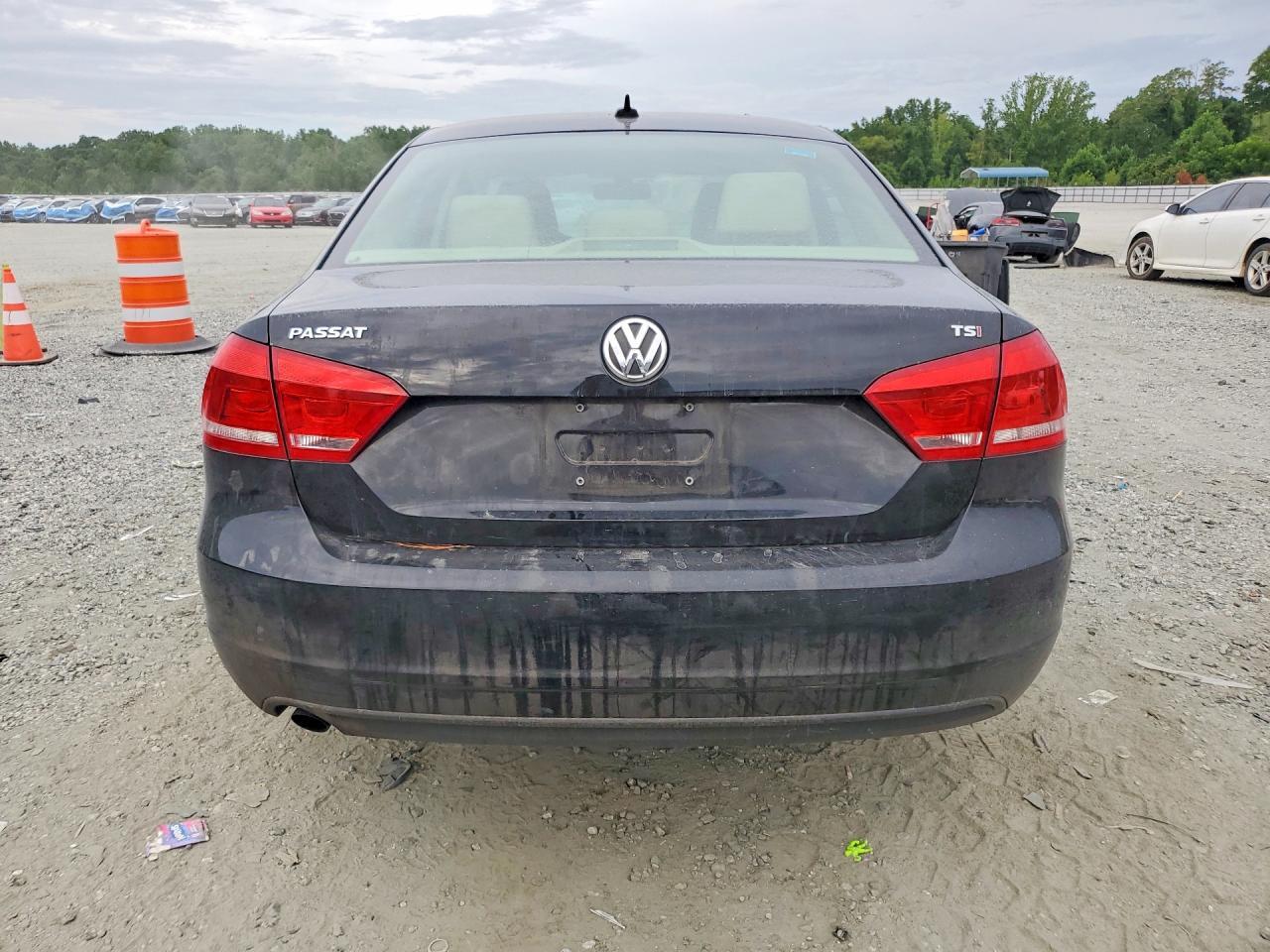 2015 VOLKSWAGEN PASSAT S — Фото 6 из 12