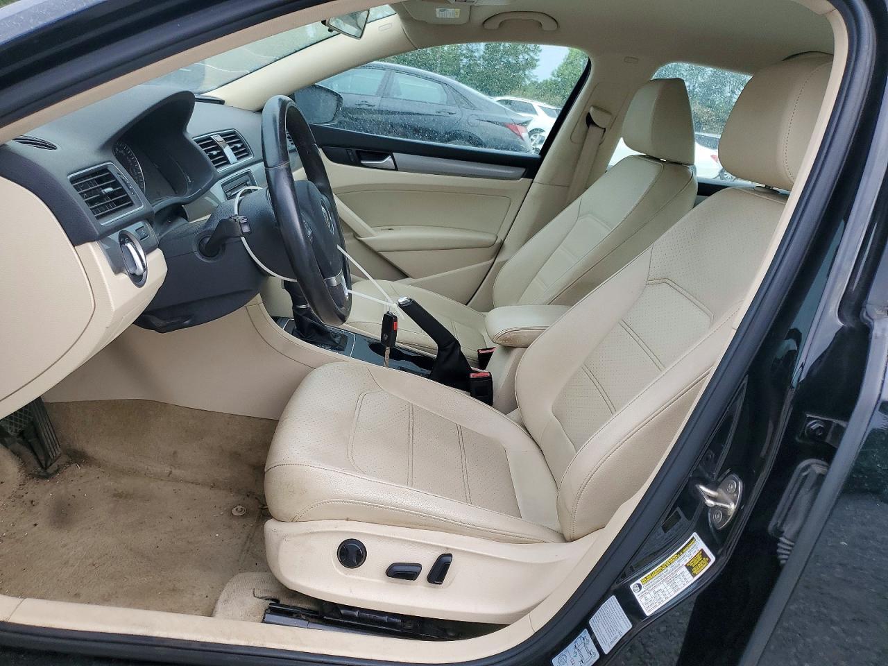 2015 VOLKSWAGEN PASSAT S — Фото 7 из 12