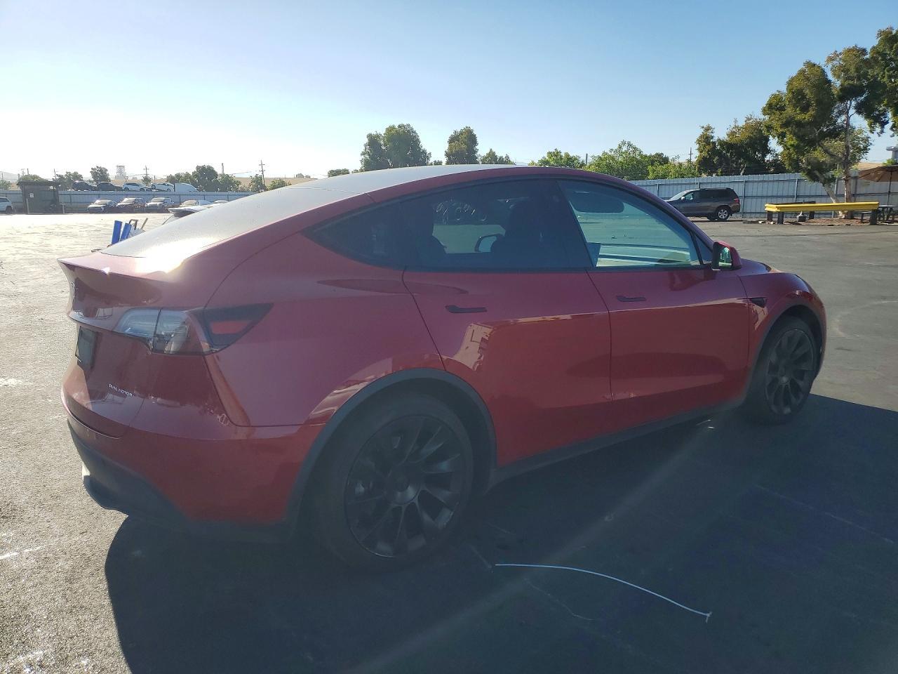 2023 TESLA MODEL Y — Фото 3 из 13