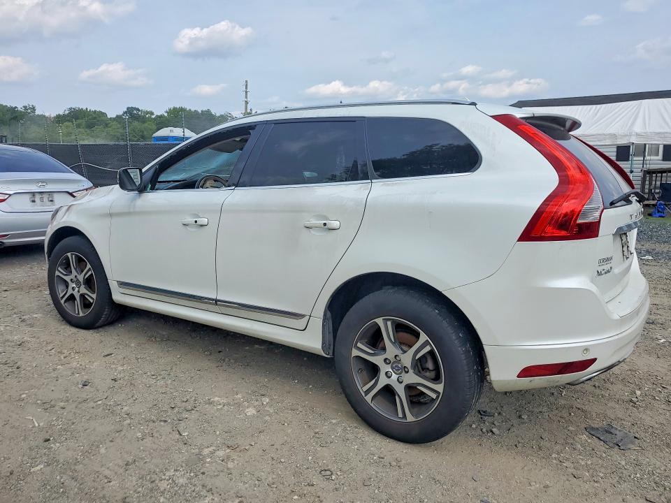 2015 VOLVO XC60 T6 PREMIER — Фото 2 из 13