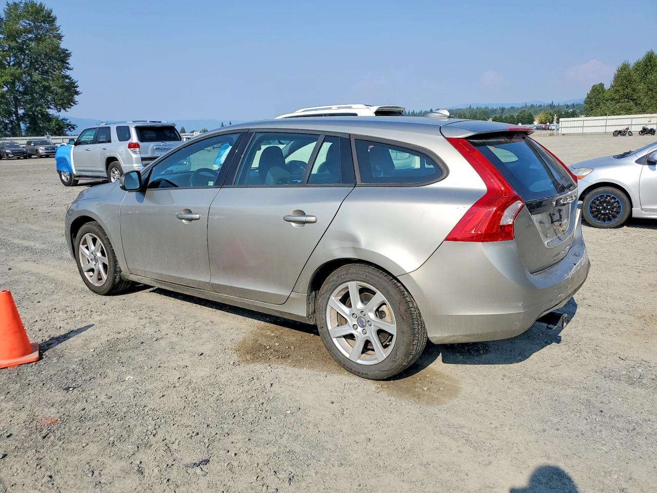2015 VOLVO V60 — Фото 2 из 14