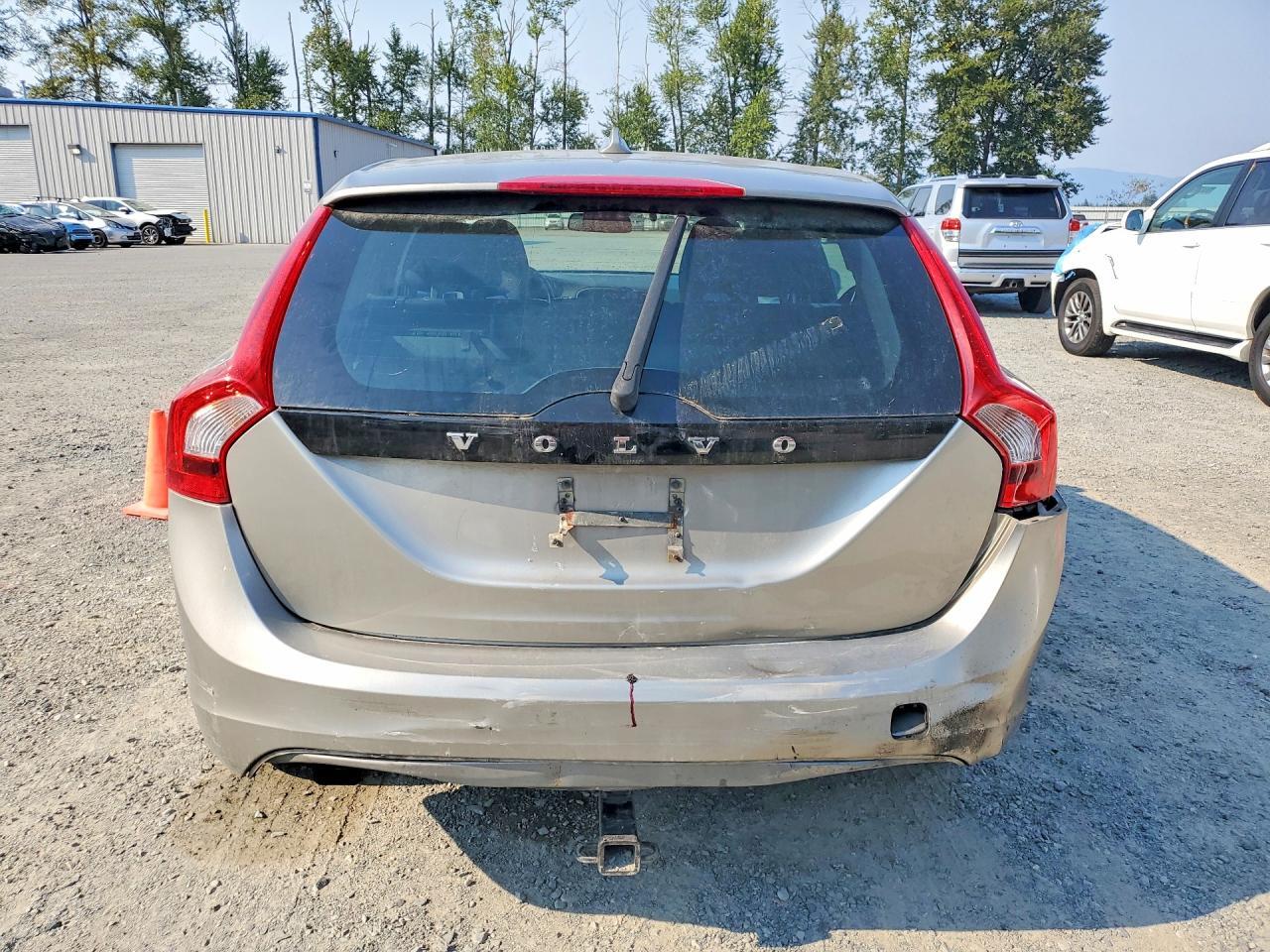 2015 VOLVO V60 — Фото 6 из 14