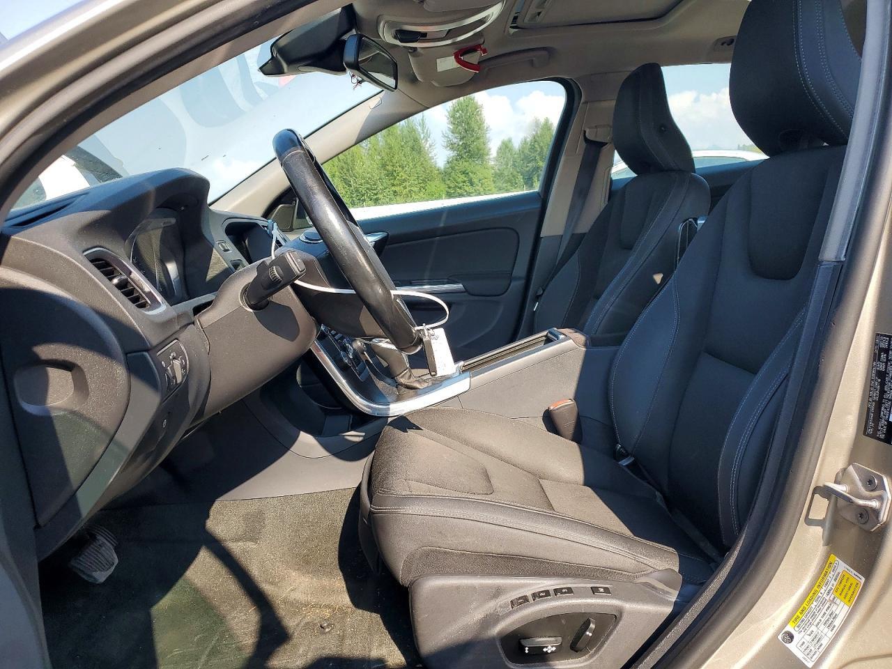 2015 VOLVO V60 — Фото 7 из 14
