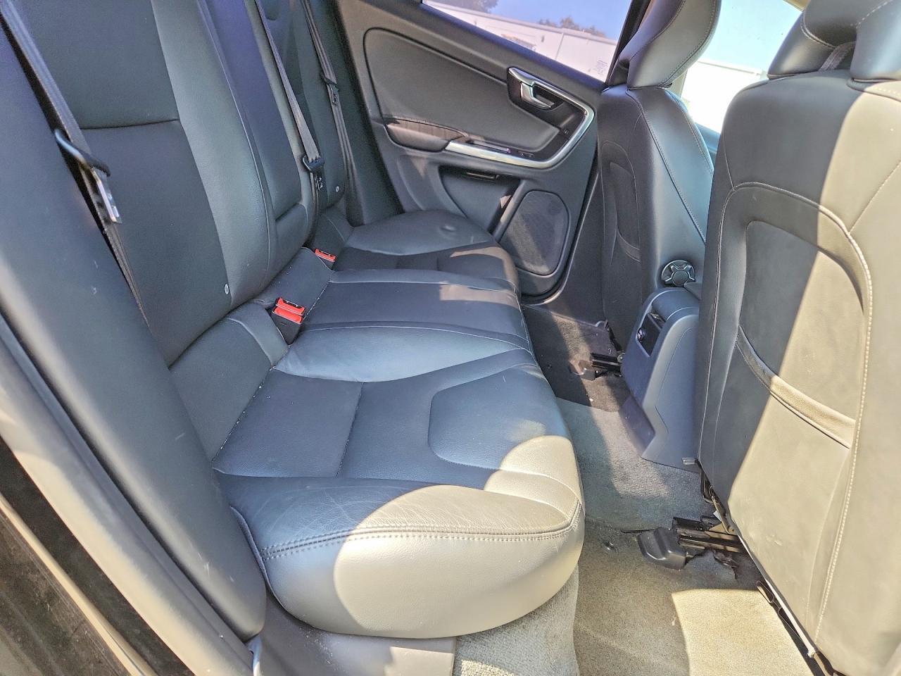 2015 VOLVO S60 PREMIER+ — Фото 10 из 12