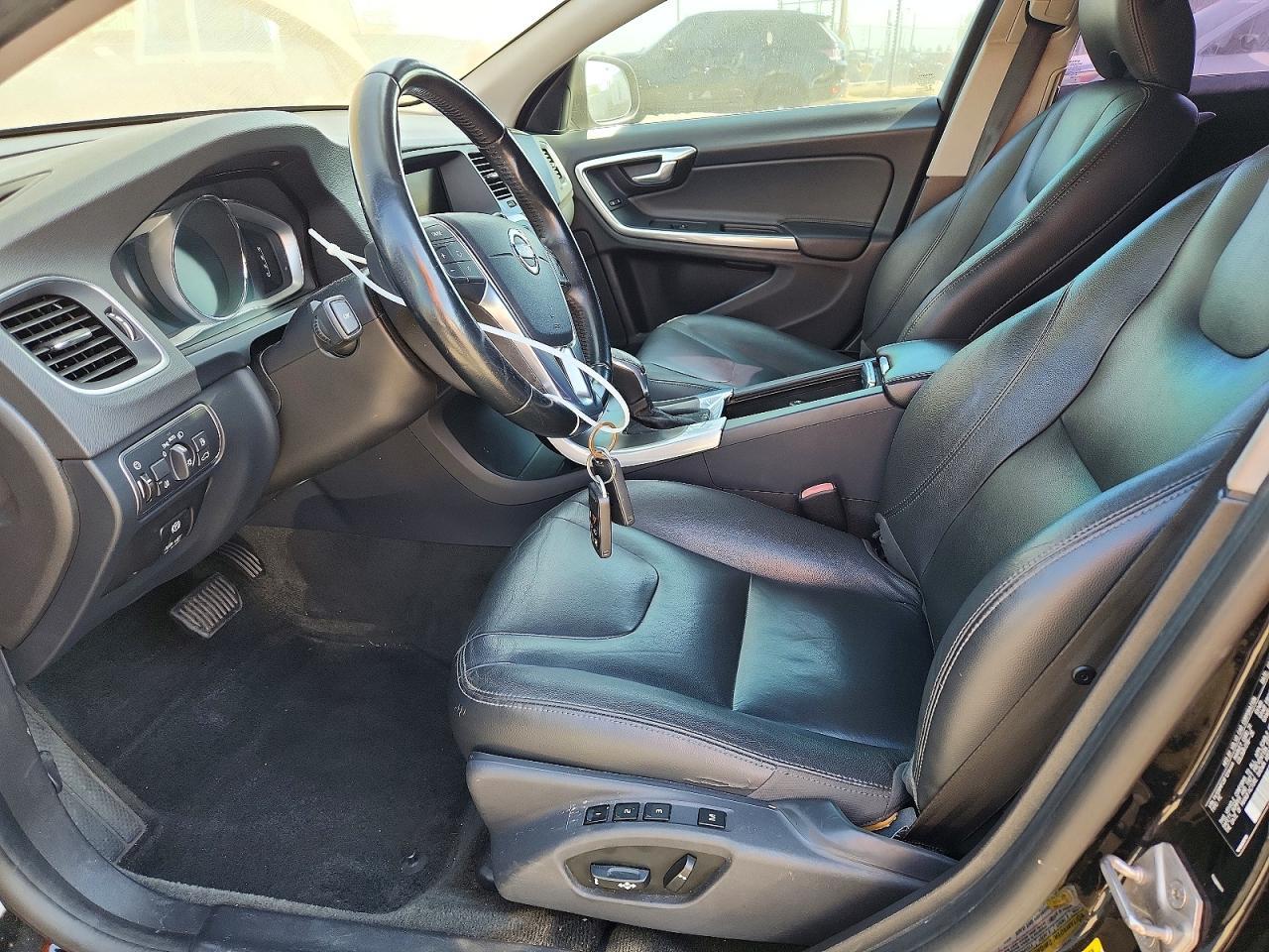 2015 VOLVO S60 PREMIER+ — Фото 7 из 12