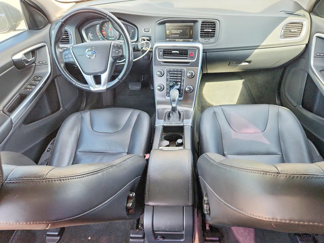 2015 VOLVO S60 PREMIER+ — Фото 8 из 12
