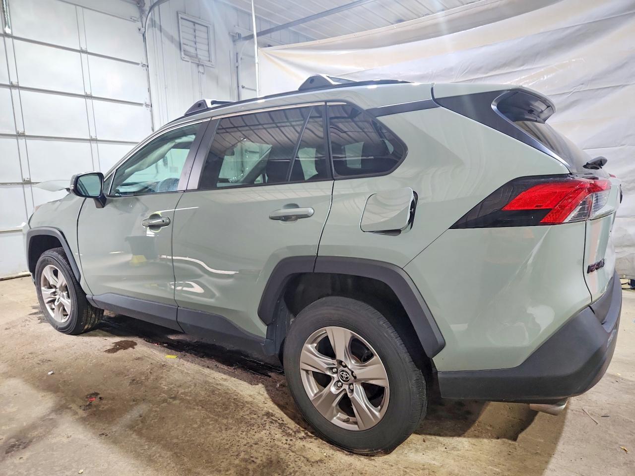 2023 TOYOTA RAV4 XLE — Фото 2 из 14