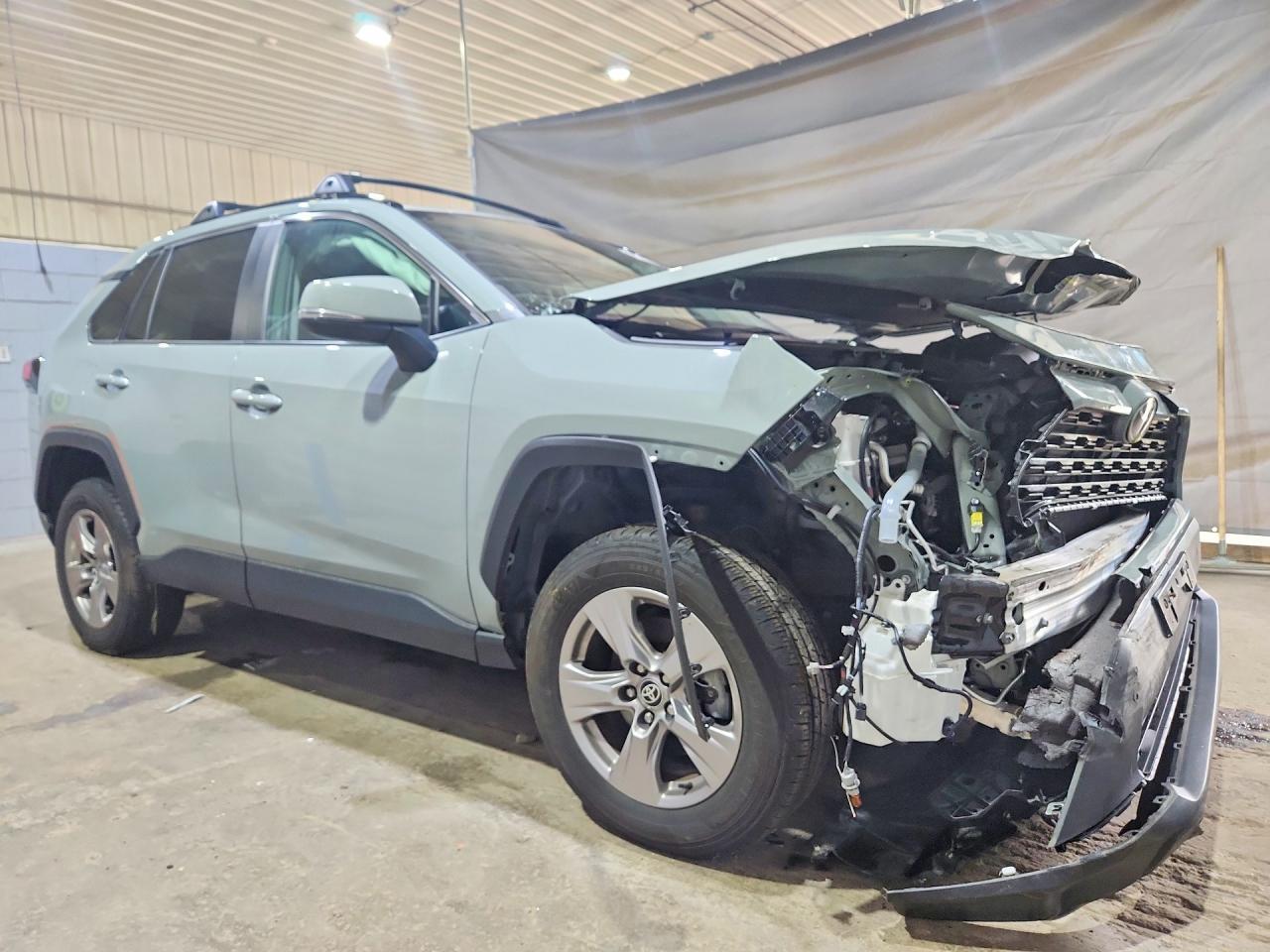 2023 TOYOTA RAV4 XLE — Фото 4 из 14